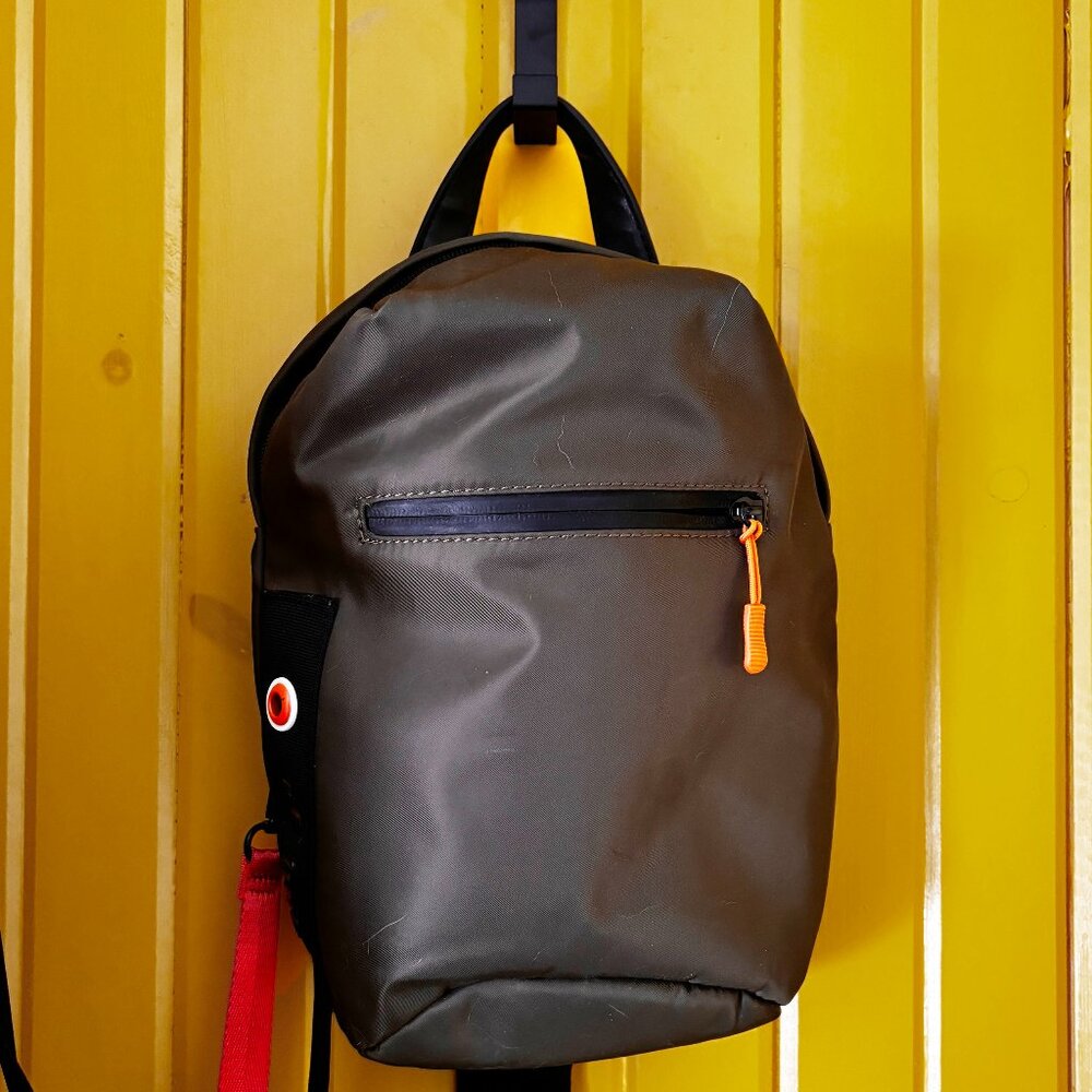 one strap backpack